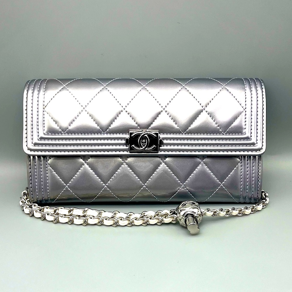 💜CHANEL Patent Leather Boy Flap Wallet/Clutch💜 - Picture 7 of 17